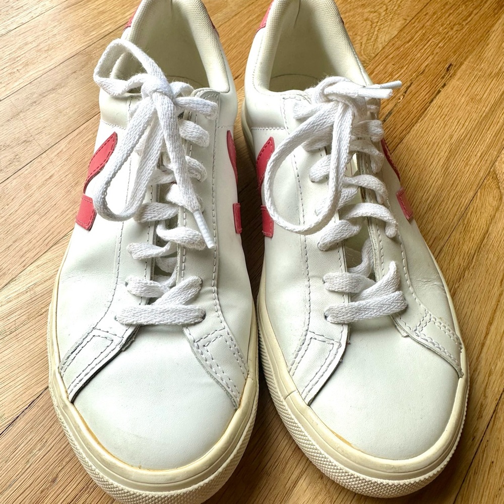 Veja Explanat White Sneakers with Pink logo